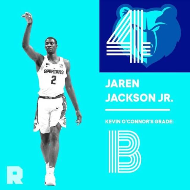 更是一位背 更是一位背