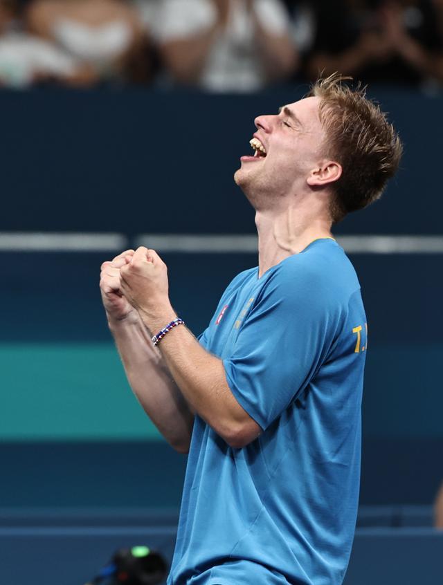 现出了超乎 现出了超乎